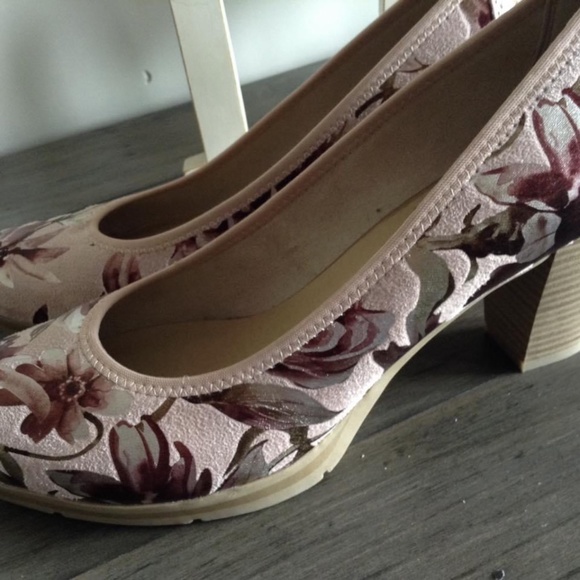 PINK SHOES - Picture 5 of 5